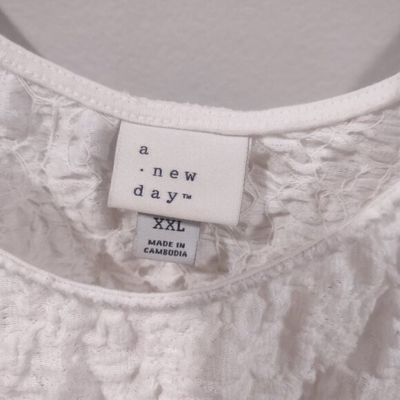 Women's White Crinkle Cropped Tank Size XXL - Picture 3 of 7